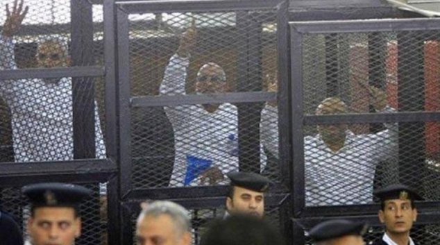 القاهرة: المؤبد لمرشد الإخوان بتهم التحريض على القتل